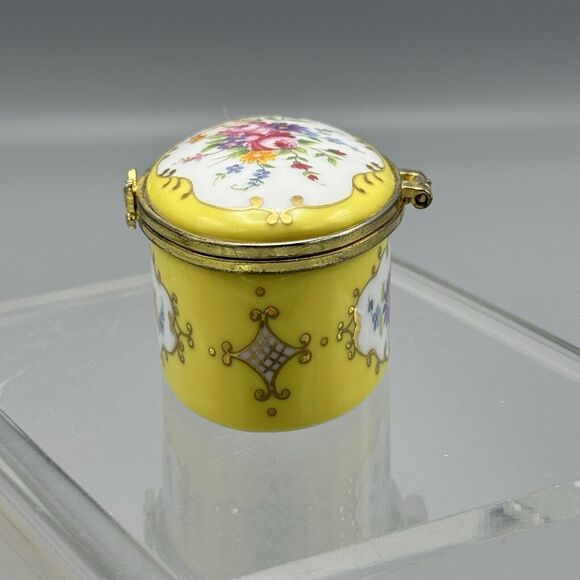 Vtg Oval Yellow Floral Hinged Trinket Pill Box Butterfly Clasp Unmarked Spring - Picture 10 of 10